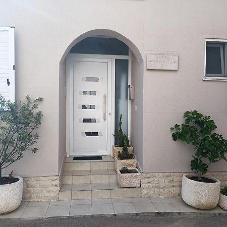 Apartments Vrime Biograd Na Moru Esterno foto
