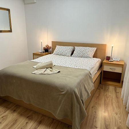Apartments Vrime Biograd Na Moru Esterno foto
