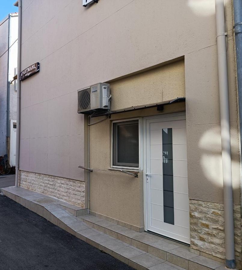 Apartments Vrime Biograd Na Moru Esterno foto