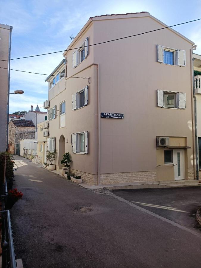 Apartments Vrime Biograd Na Moru Esterno foto