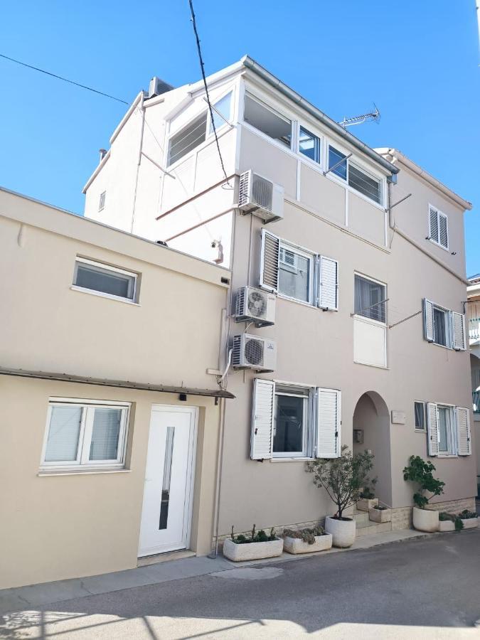 Apartments Vrime Biograd Na Moru Esterno foto