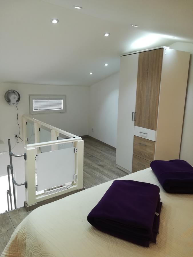 Apartments Vrime Biograd Na Moru Esterno foto