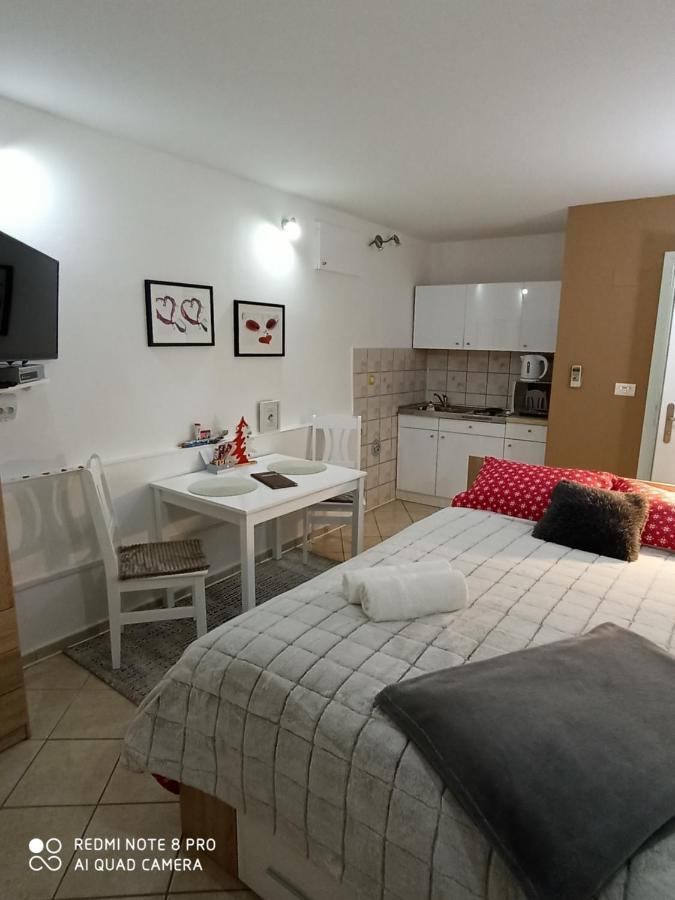 Apartments Vrime Biograd Na Moru Esterno foto