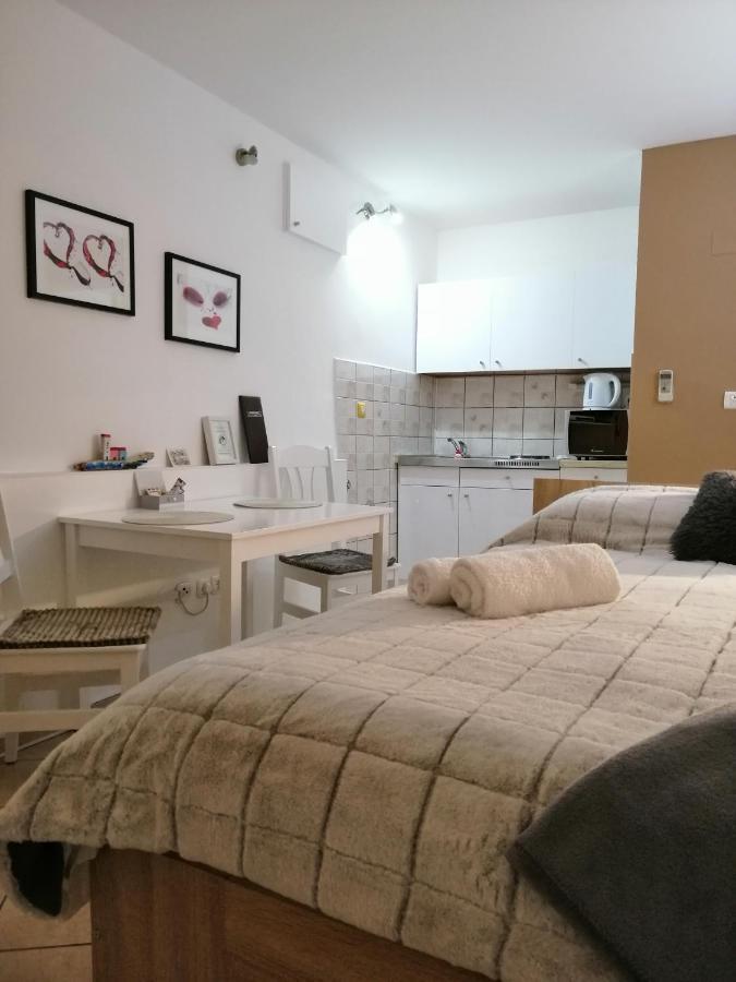 Apartments Vrime Biograd Na Moru Esterno foto